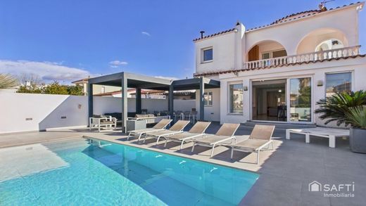 Villa in Empuriabrava, Province of Girona