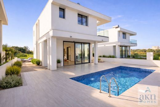 Willa w Protaras, Paralímni