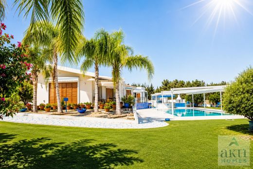 Villa Protaras, Paralímni