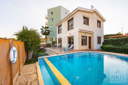 Villa Protaras, Paralímni