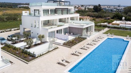 Apartment / Etagenwohnung in Agia Napa, Agía Nápa