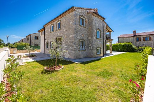 Luxus-Haus in Svetvinčenat, Istria