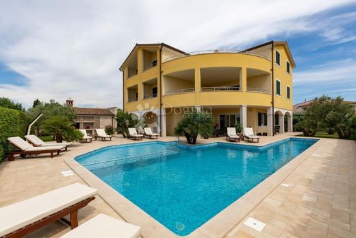 Otel Rovinj, Grad Rovinj