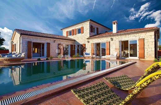 Luxury home in Svetvinčenat, Istria