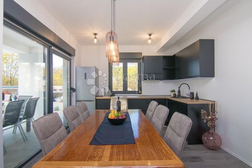 Luxury home in Dobrinj, Primorsko-Goranska