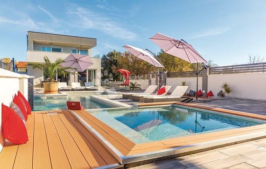 Luxury home in Ližnjan, Ližnjan-Lisignano