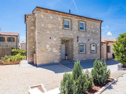 Casa de lujo en Svetvinčenat, Istria