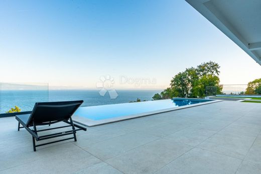 Luxe woning in Lovran, Primorsko-Goranska