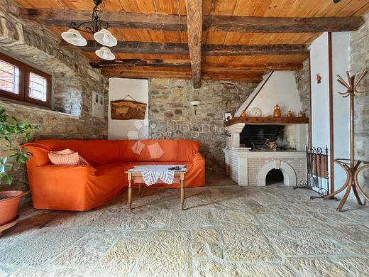 Casa di lusso a Oprtalj, Oprtalj-Portole