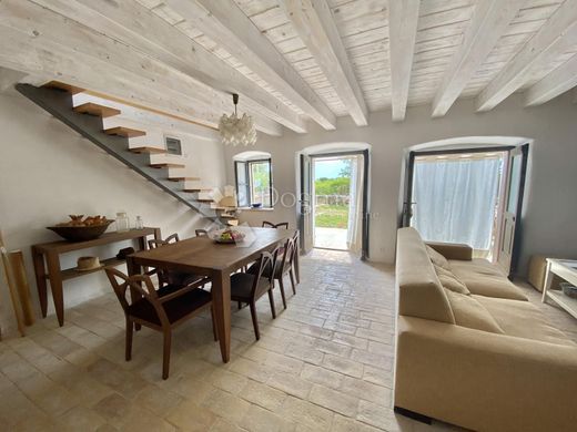 ‏בתי יוקרה ב  Labin, Grad Labin