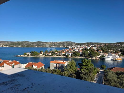 Apartment / Etagenwohnung in Rogoznica, Rogoznica Općina
