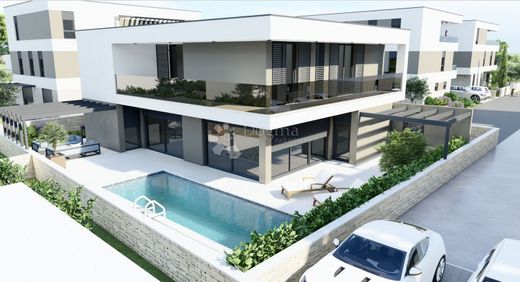 Casa di lusso a Pola, Grad Pula