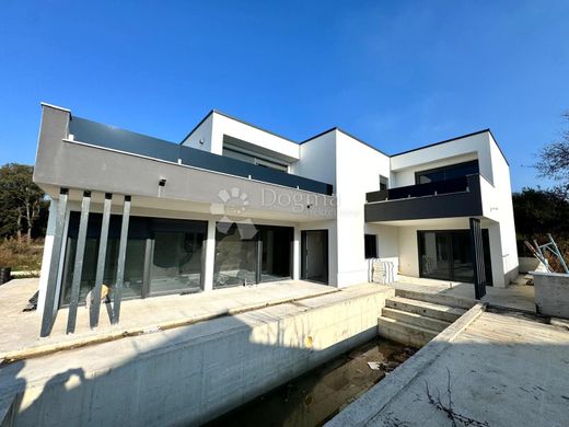 Casa di lusso a Pola, Grad Pula