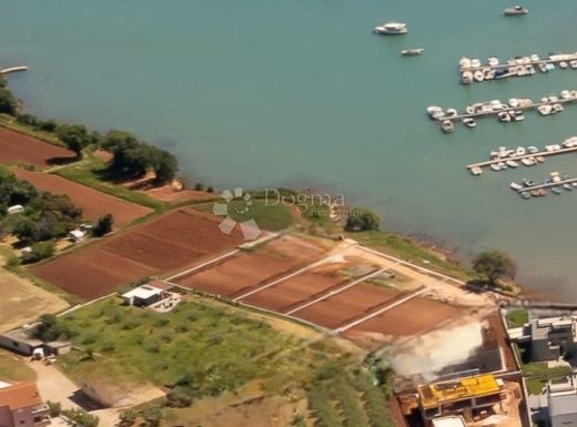 Grond in Medulin, Istria