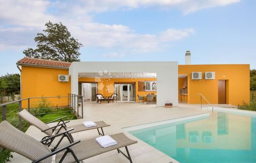 Luxury home in Svetvinčenat, Istria