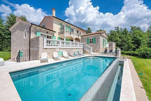 Luxury home for sale in Pazin