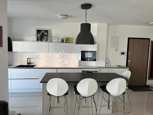 Apartment for sale in Omišalj