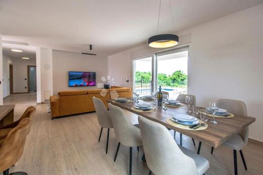 Casa di lusso a Albona, Grad Labin