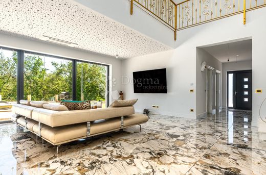 Элитный дом, Buje, Grad Buje