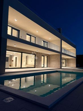 Luxe woning in Pakoštane, Zadar