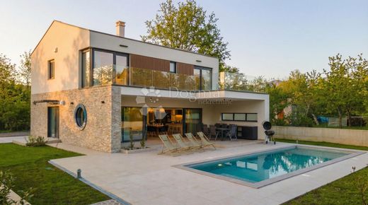 Luxury home in Kršan, Istria