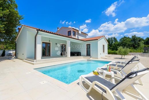 Maison de luxe à Svetvinčenat, Istria