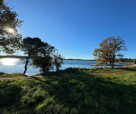 Grond in Medulin, Istria