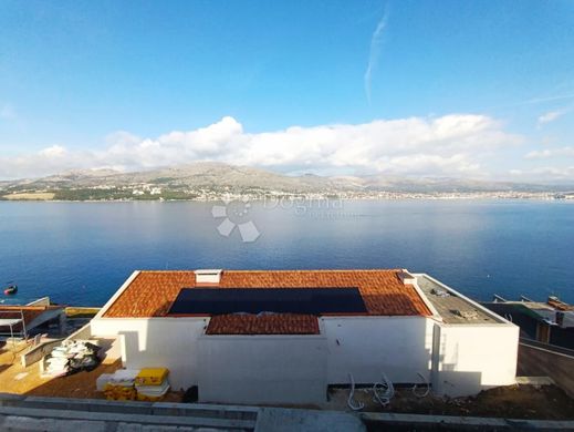 Casa di lusso a Okrug Donji, Okrug