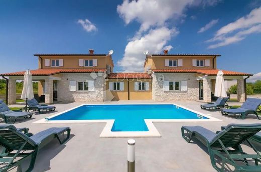 ‏בתי יוקרה ב  Labin, Grad Labin