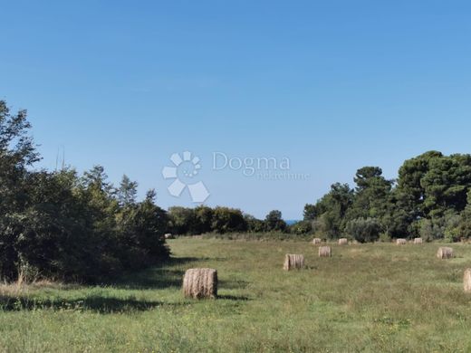 Grundstück in Rovinj, Grad Rovinj