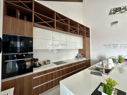 Daire Vodice, Sibenik-Knin