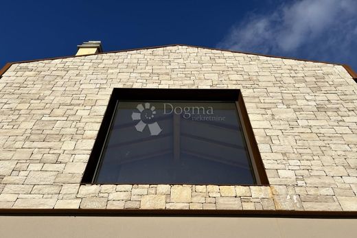 Casa di lusso a Bale, Bale-Valle