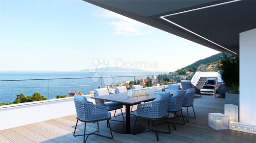 Apartment / Etagenwohnung in Opatija, Grad Opatija