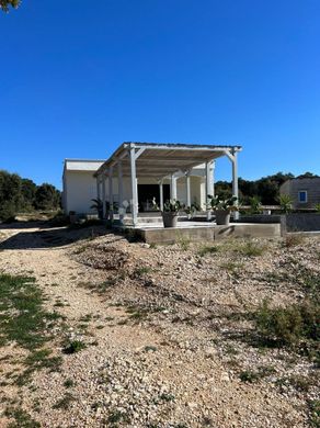 Land in Kolan, Zadar