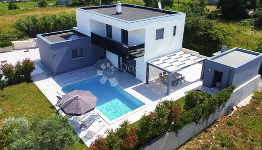 豪宅  Ližnjan, Ližnjan-Lisignano