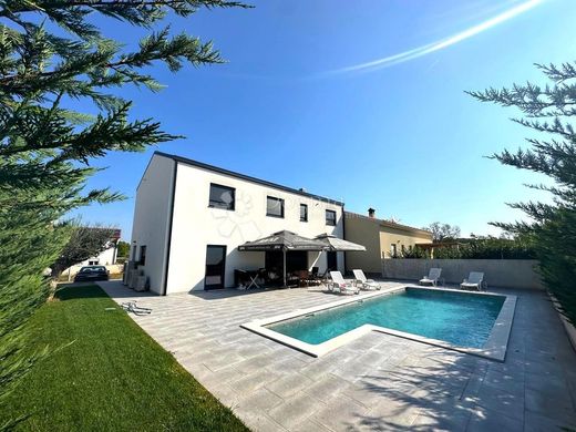 Luxe woning in Bale, Bale-Valle