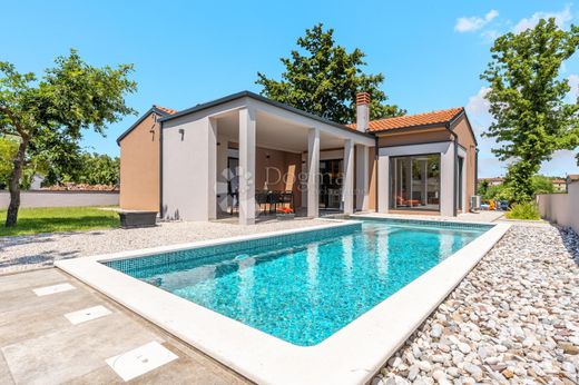 Casa de lujo en Svetvinčenat, Istria