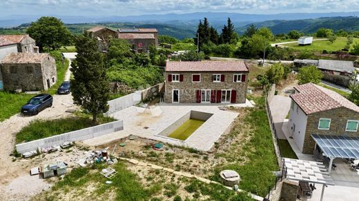 Элитный дом, Buje, Grad Buje