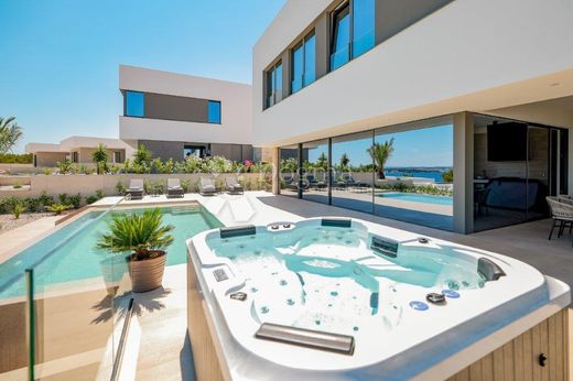 Luxury home in Tkon, Zadar