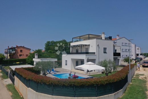 Luxury home in Novigrad, Novigrad-Cittanova