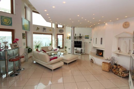 Casa di lusso a Cirquenizza, Grad Crikvenica