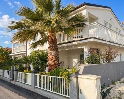 Luxus-Haus in Vir, Zadar