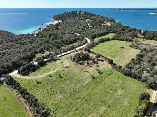 Land for sale in Pula