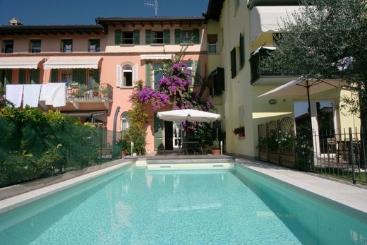 Элитный дом, Gardone Riviera, Provincia di Brescia