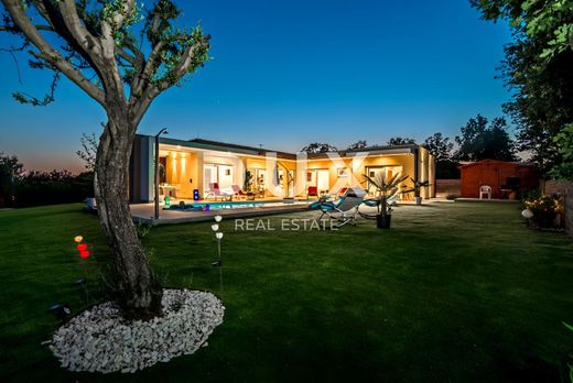 Luxury home in Svetvinčenat, Istria