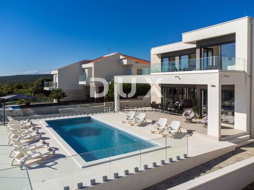 Luxe woning in Novalja, Lika-Senj