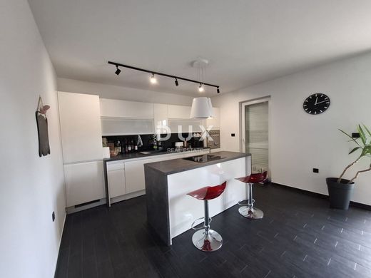 Apartment in Pula, Grad Pula