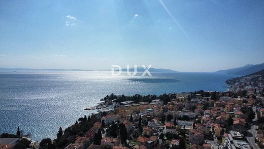 Apartment / Etagenwohnung in Opatija, Grad Opatija