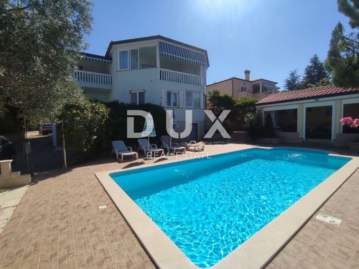 Casa di lusso a Pola, Grad Pula