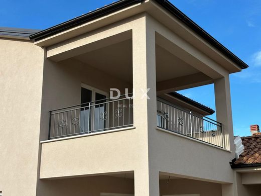 Maison de luxe à Žminj, Istria